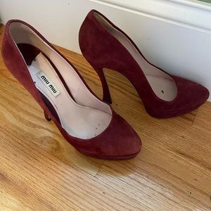 Miu Miu heels in burgundy suede.